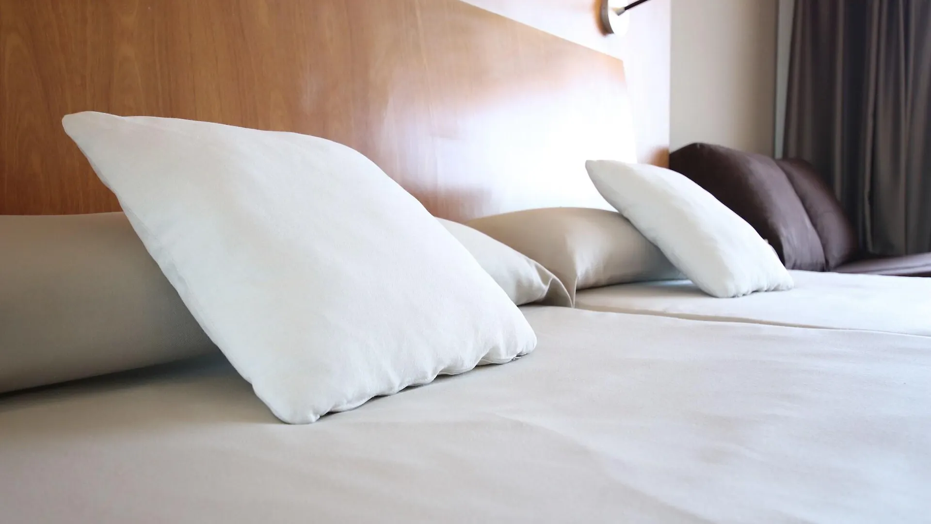 Ohtels Vil-La Romana Салоу