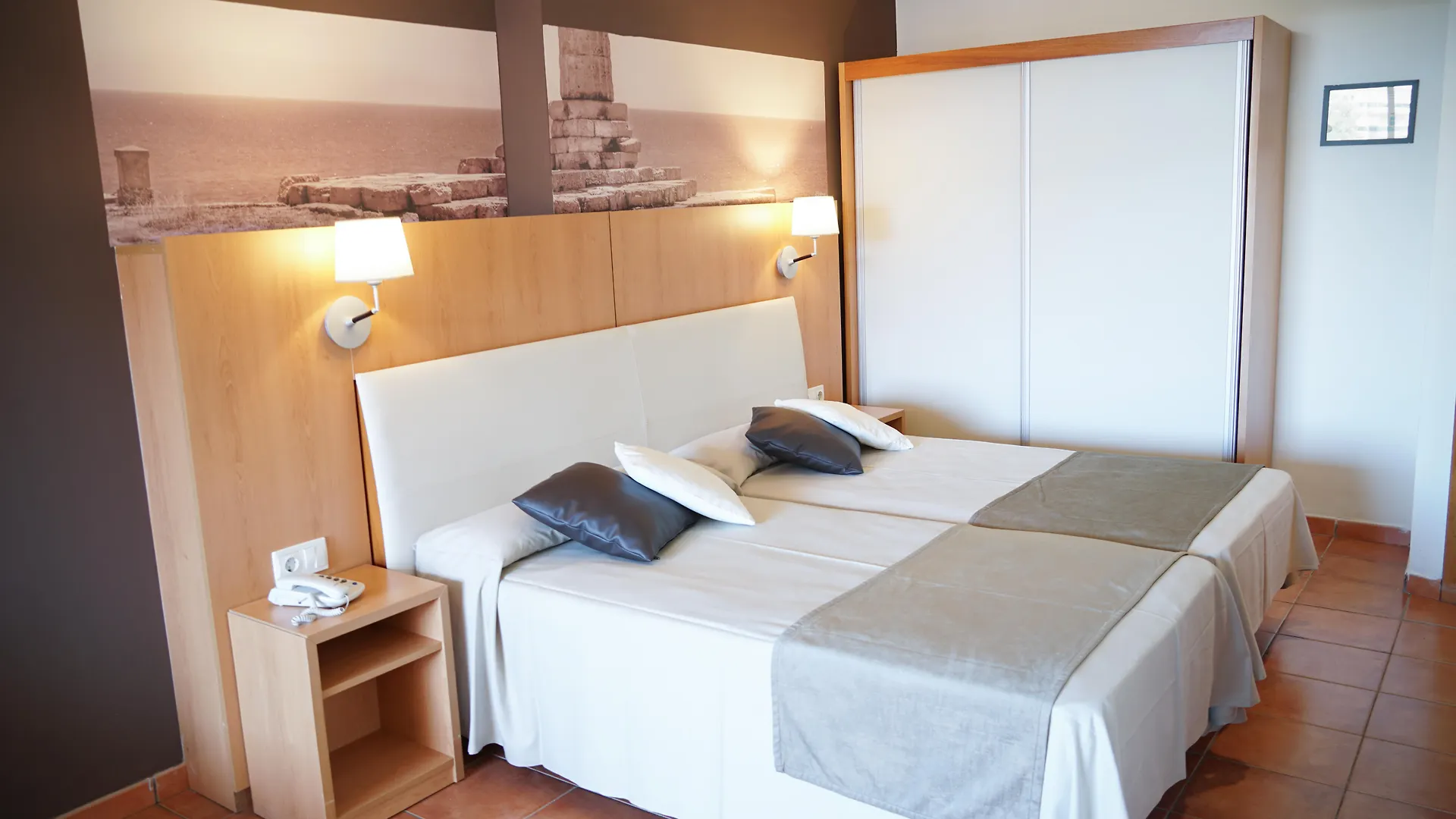 Ohtels Vil-La Romana Салоу 4*,