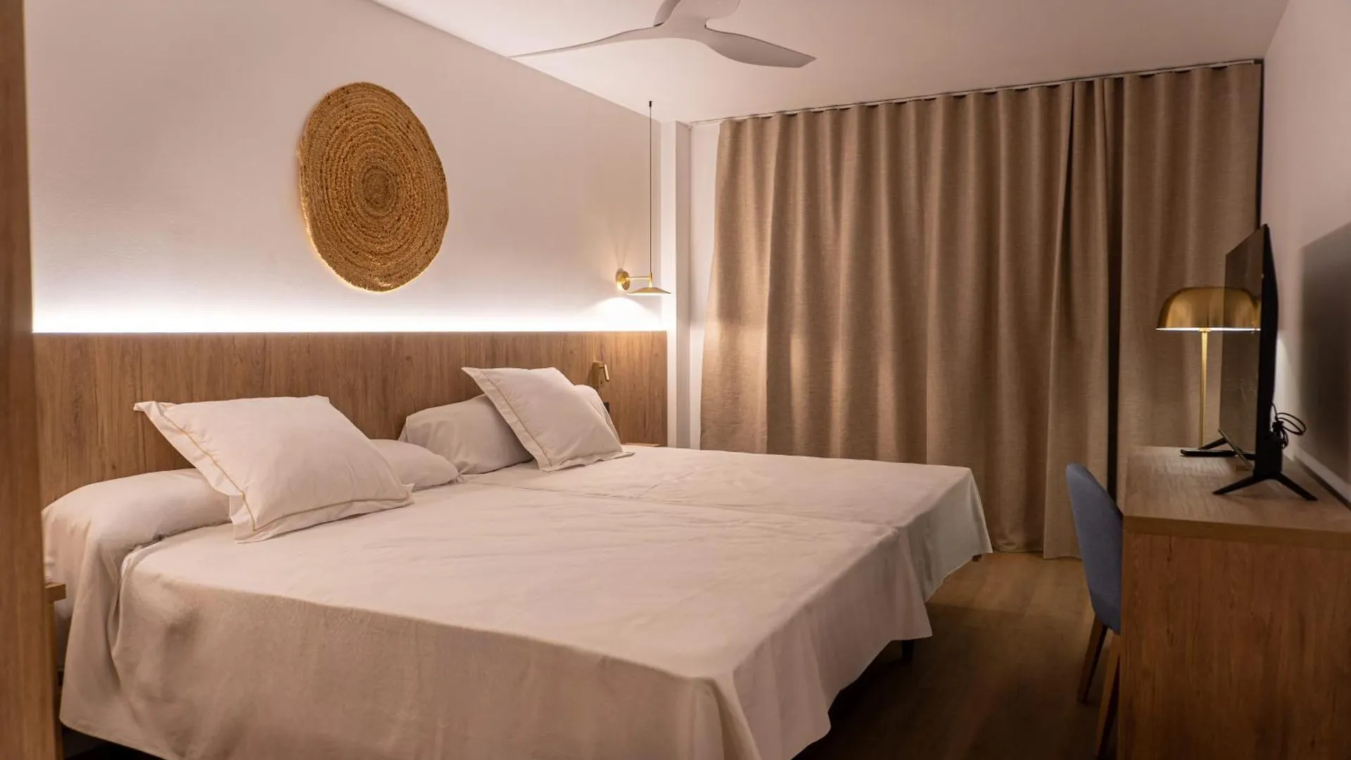 **** Отель Ohtels Vil-La Romana Салоу Испания