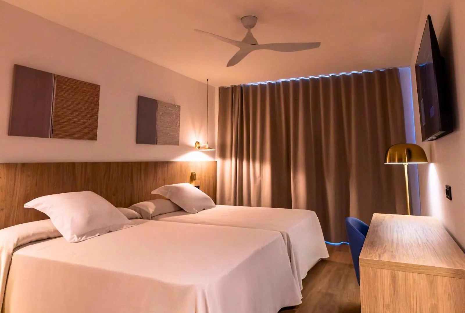 Ohtels Vil-La Romana Салоу Отель