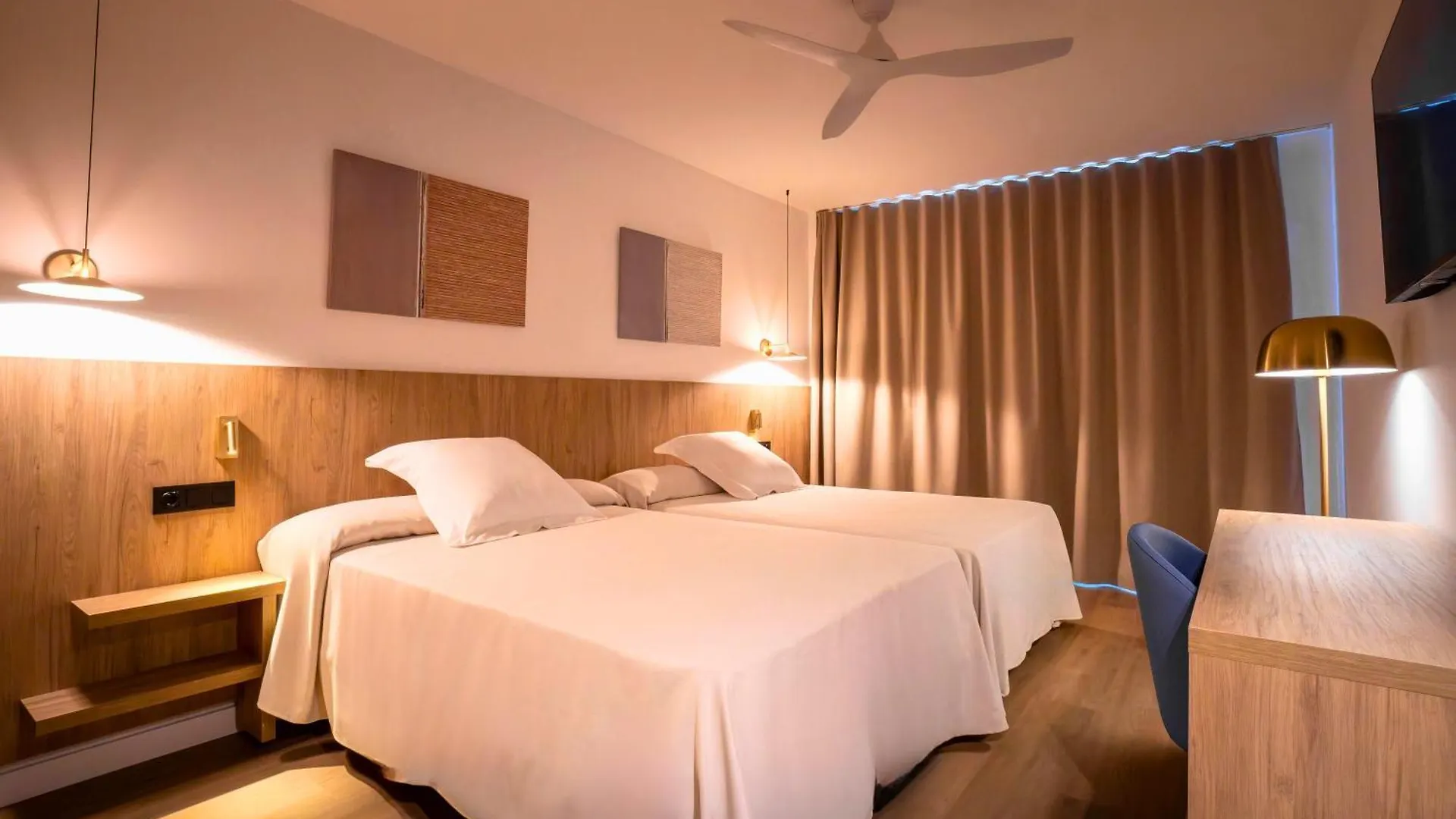 Ohtels Vil-La Romana Салоу