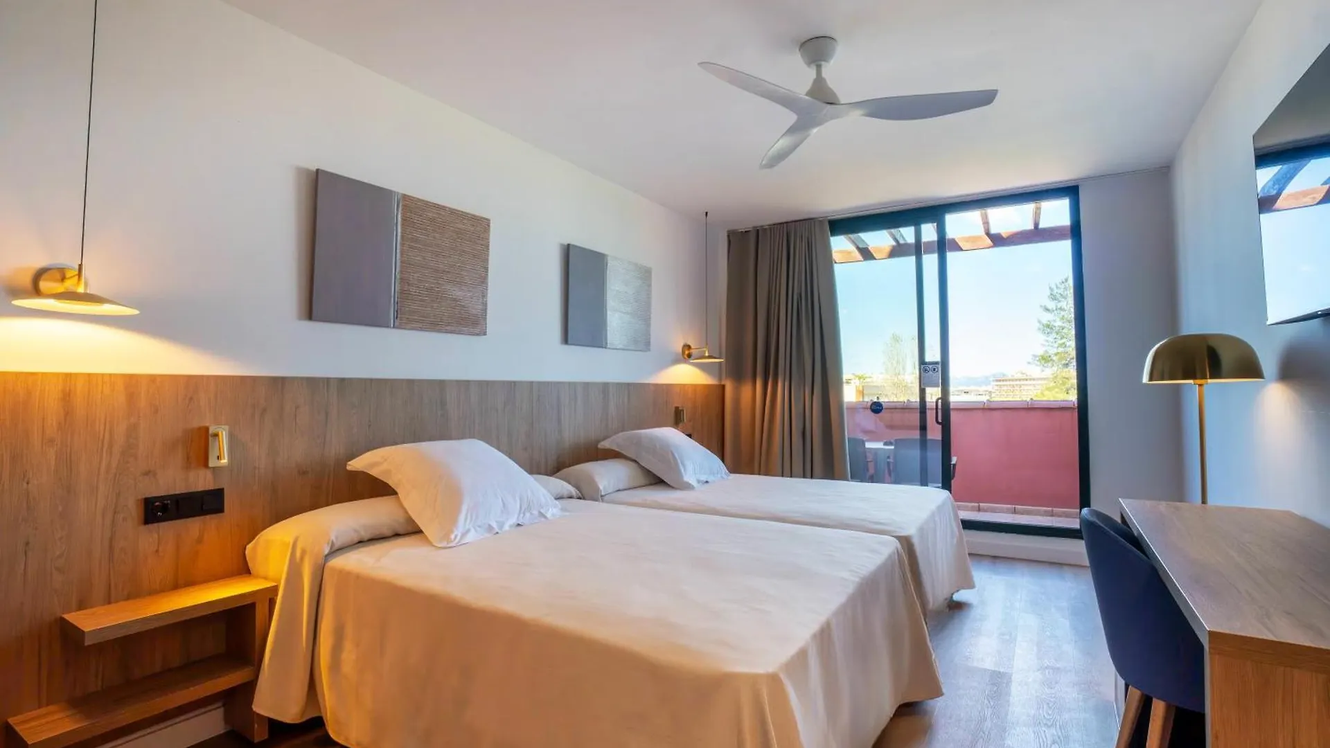 Отель Ohtels Vil-La Romana Салоу